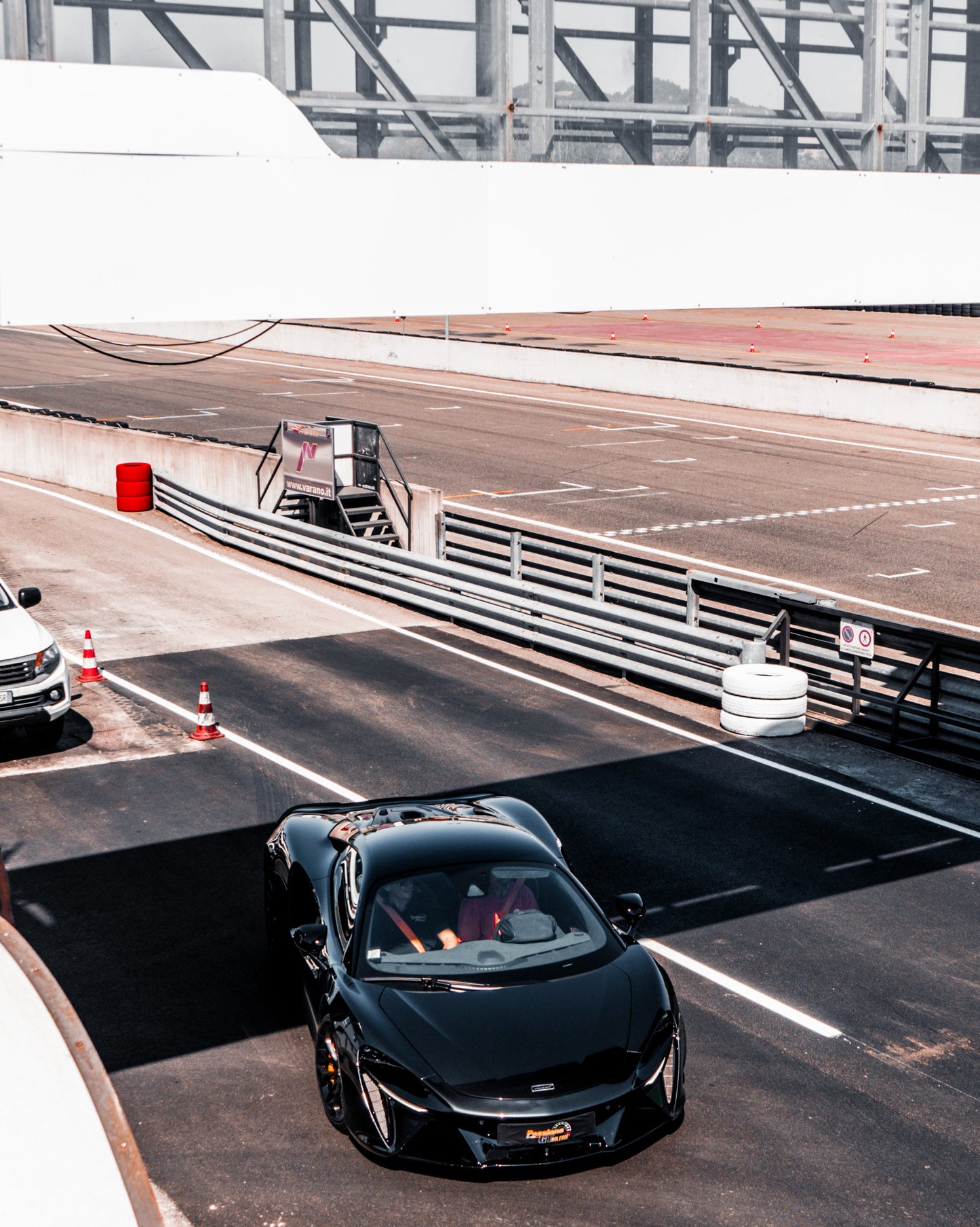 Corso di Guida Sportiva in McLaren Artura Performance