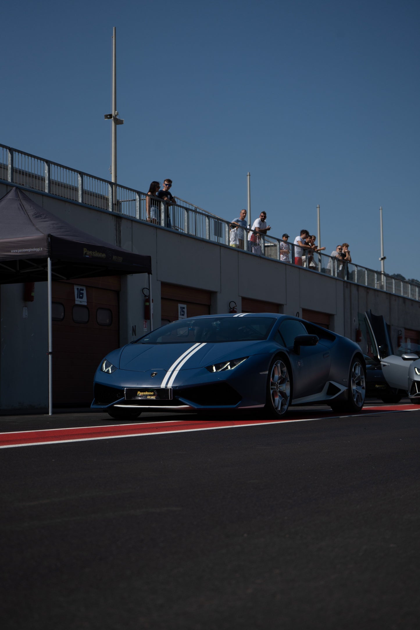 Guida una Lamborghini Huracán AVIO in pista