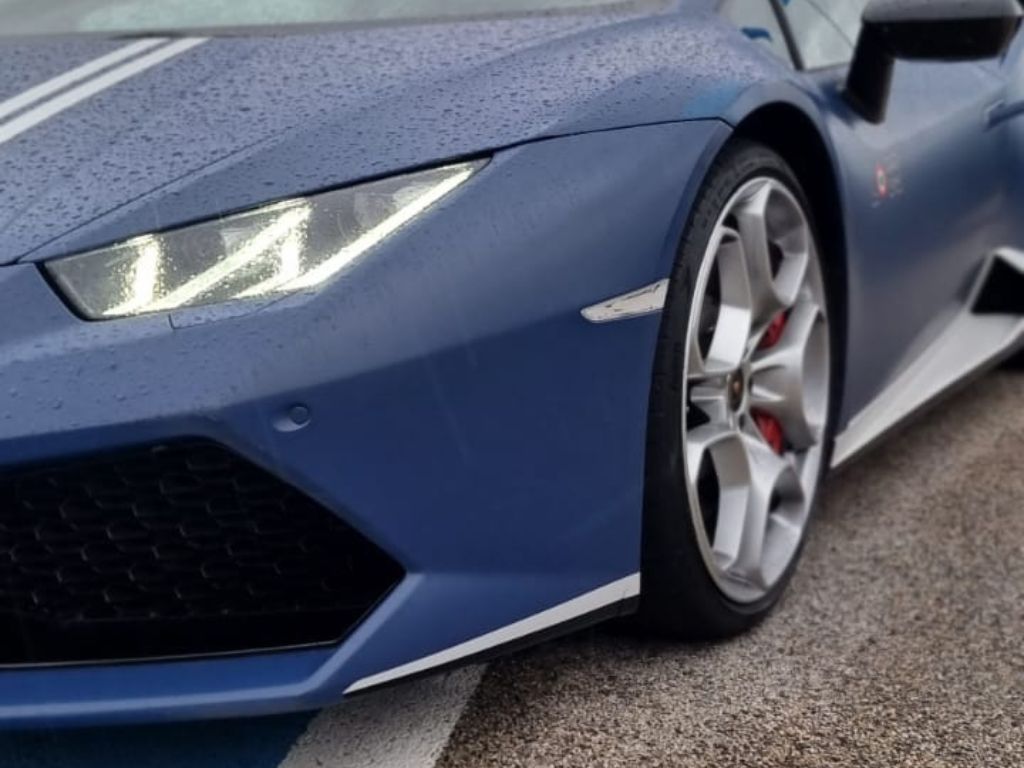 Guida una Lamborghini Huracán AVIO in pista