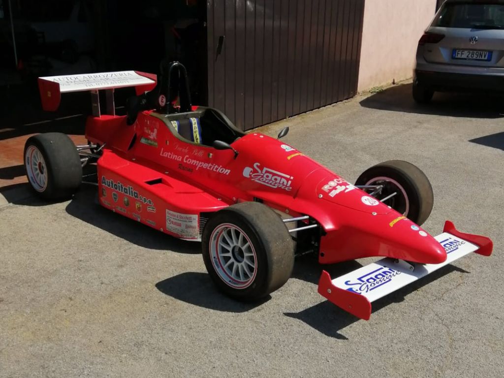Guida una Formula Arcobaleno sulla Pista il Sagittario ( Latina )