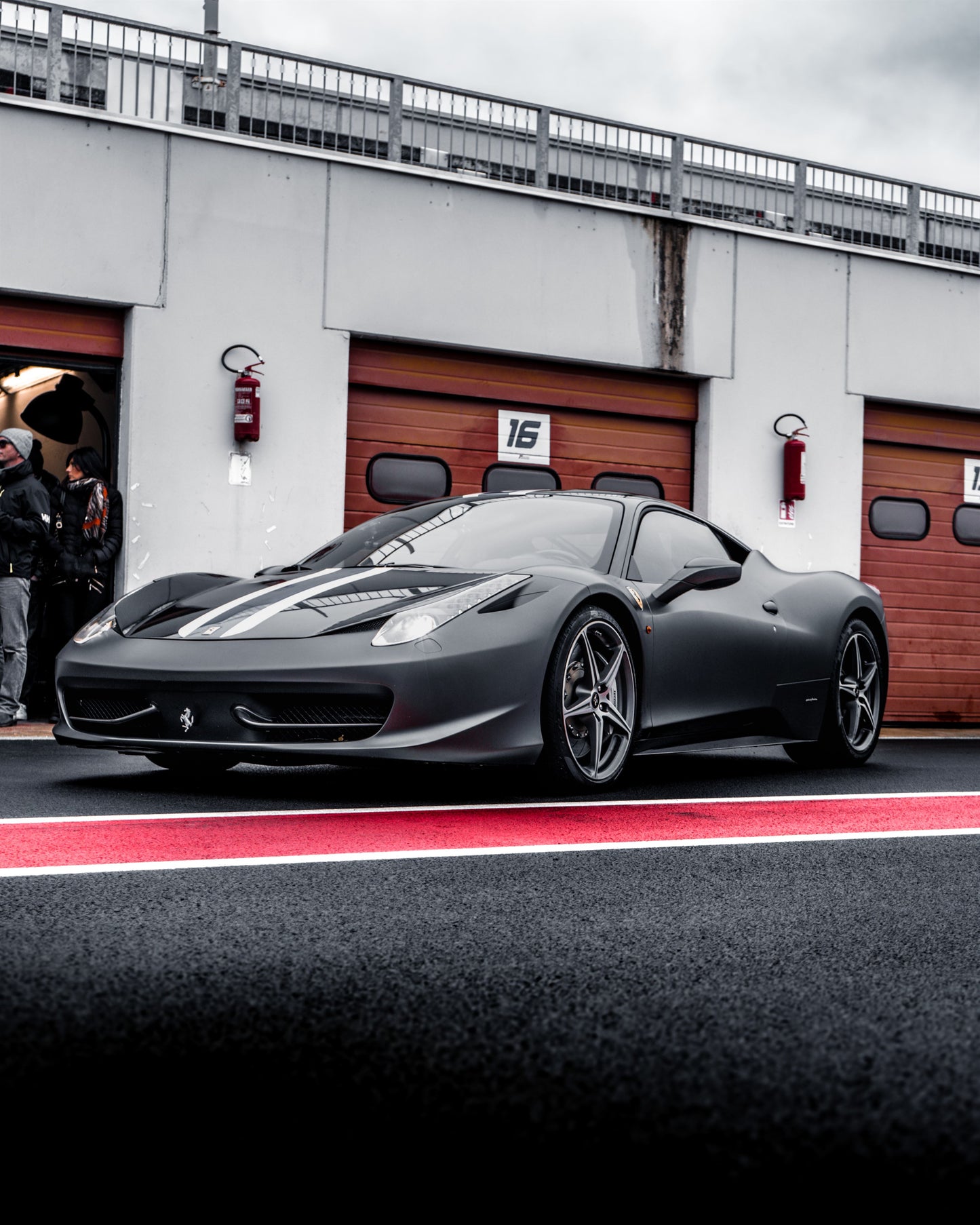 Guida una Ferrari 458 Italia Carbon in pista