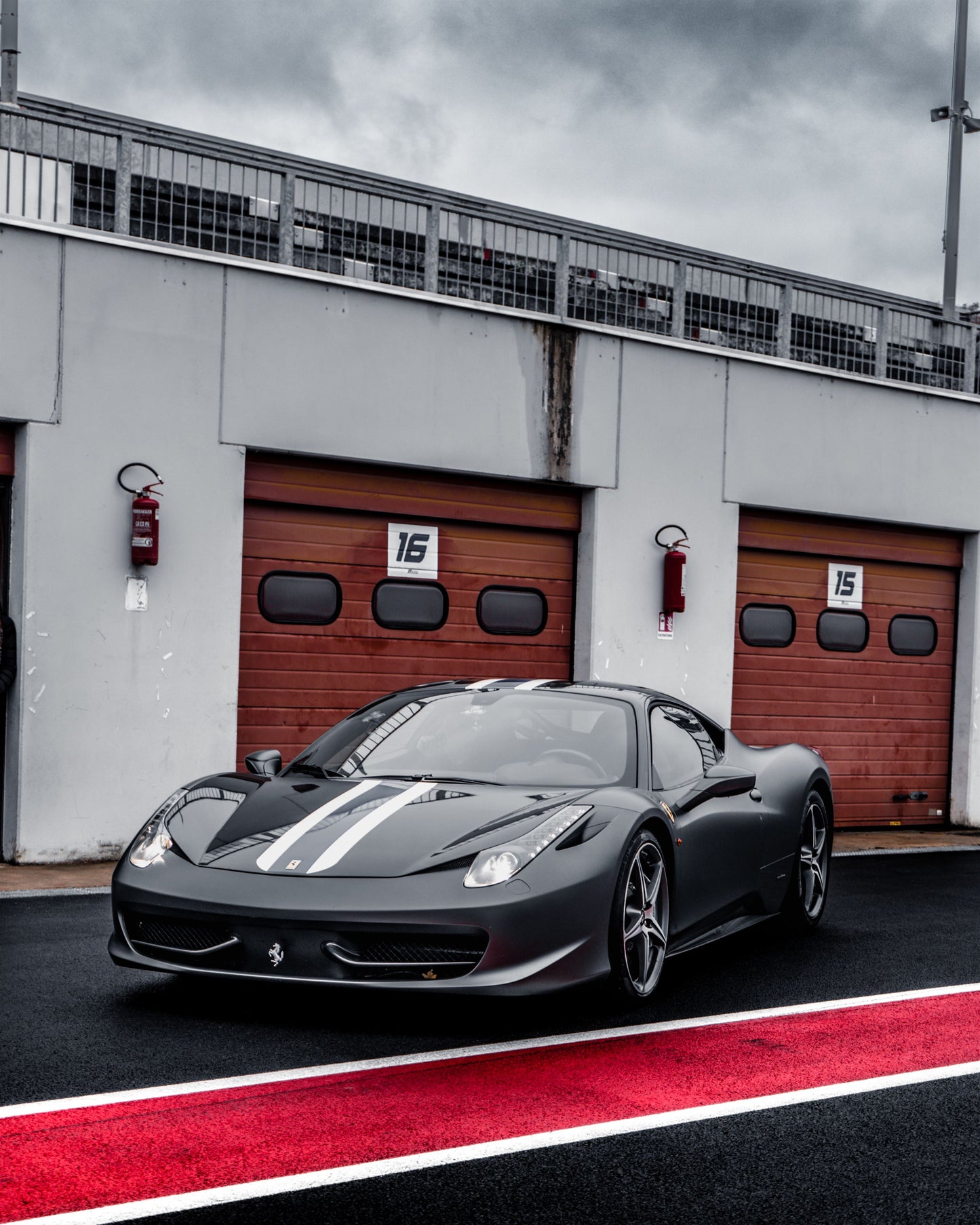 Guida una Ferrari 458 Italia Carbon in pista