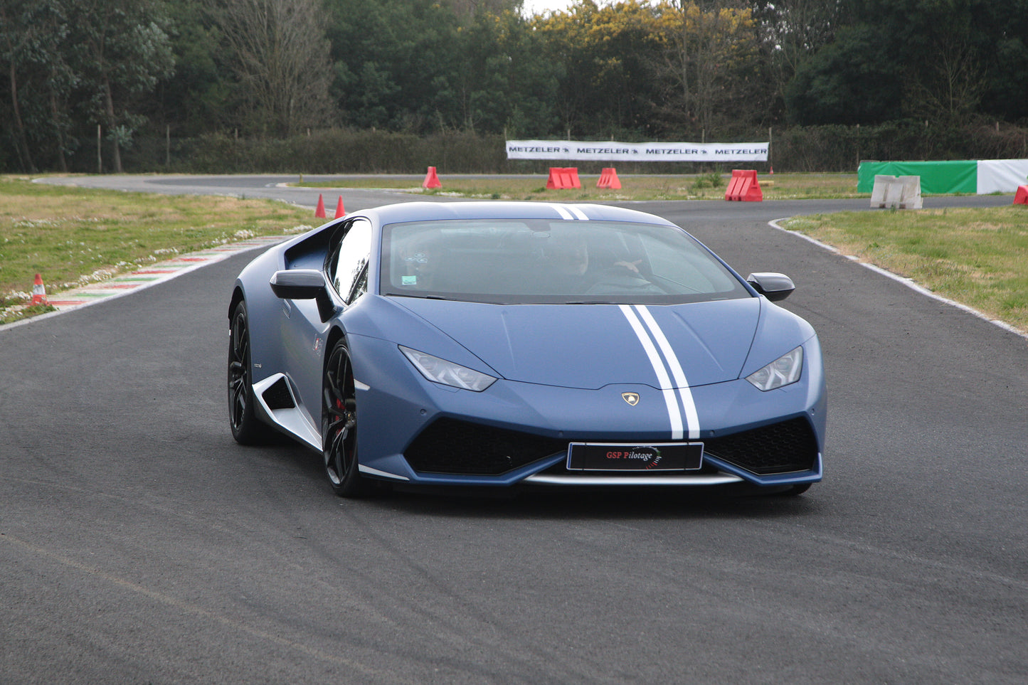 Corso di Guida Sportiva in Lamborghini Huracàn AVIO