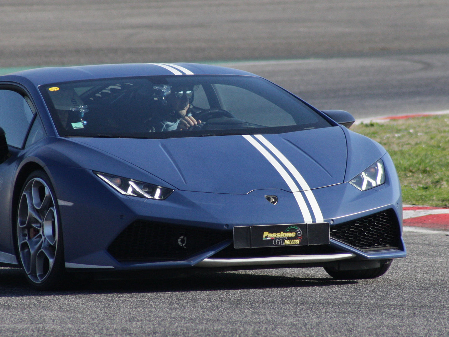 Corso di Guida Sportiva in Lamborghini Huracàn AVIO