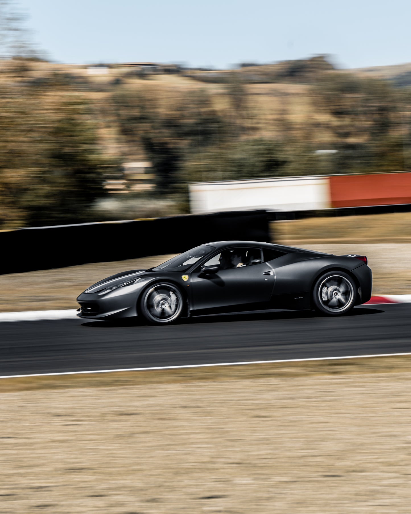 Guida una Ferrari 458 Italia Carbon in pista