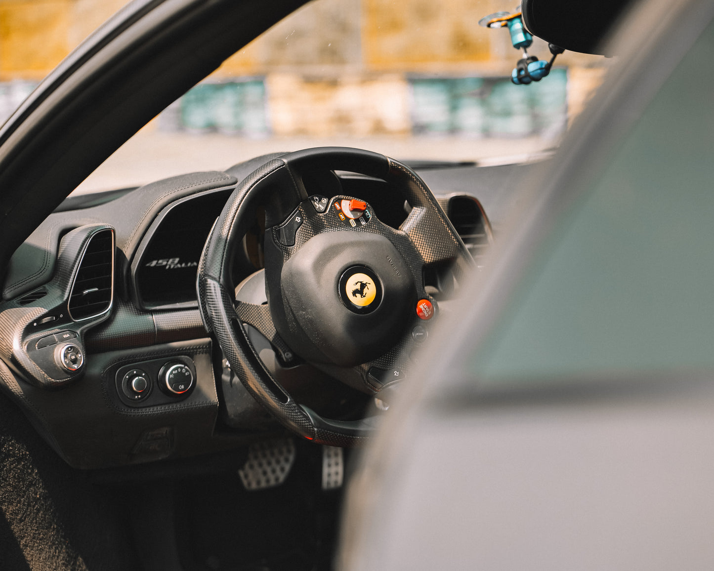 Guida una Ferrari 458 Italia Carbon in pista