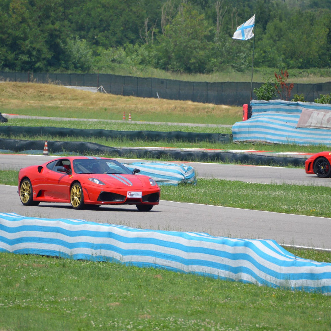 Esperienza di mezza giornata in Pista con Ferrari 458 Italia | Vicino Milano