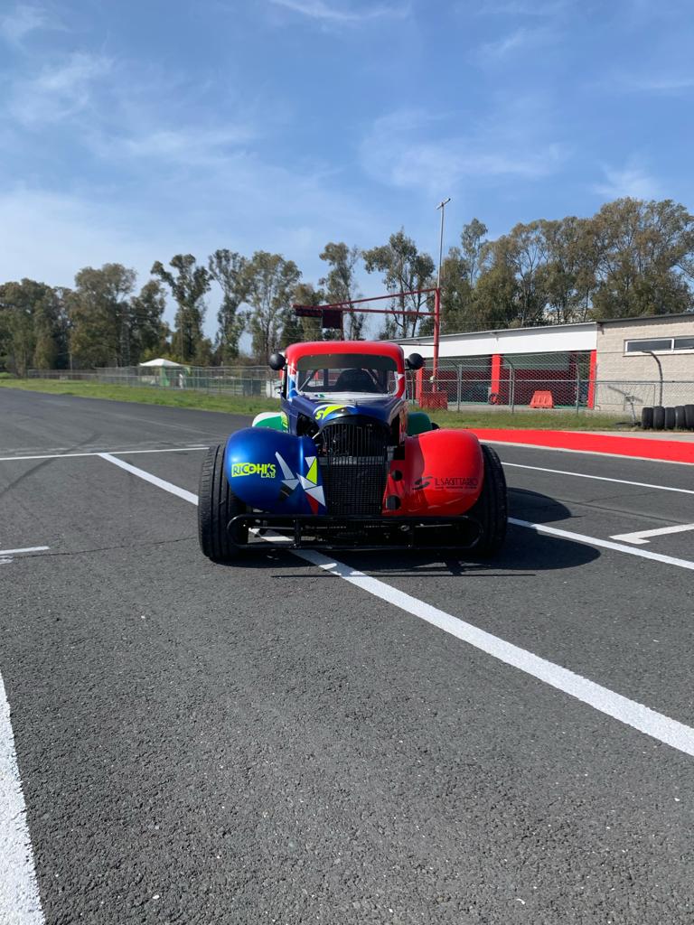 Legends Car Experience: Scatena il Pilota che è in Te!