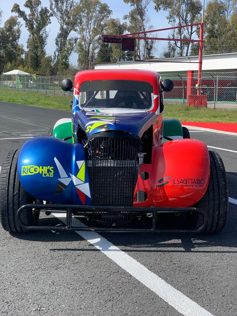 Legends Car Experience: Scatena il Pilota che è in Te!