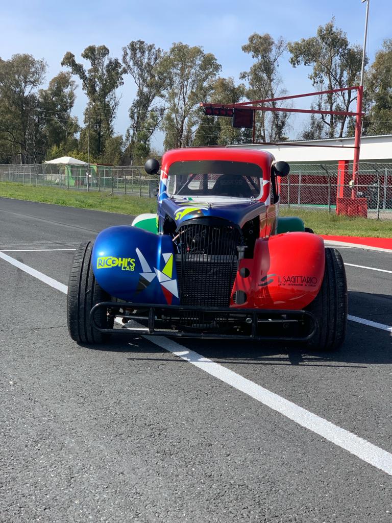 Legends Car Experience: Scatena il Pilota che è in Te!