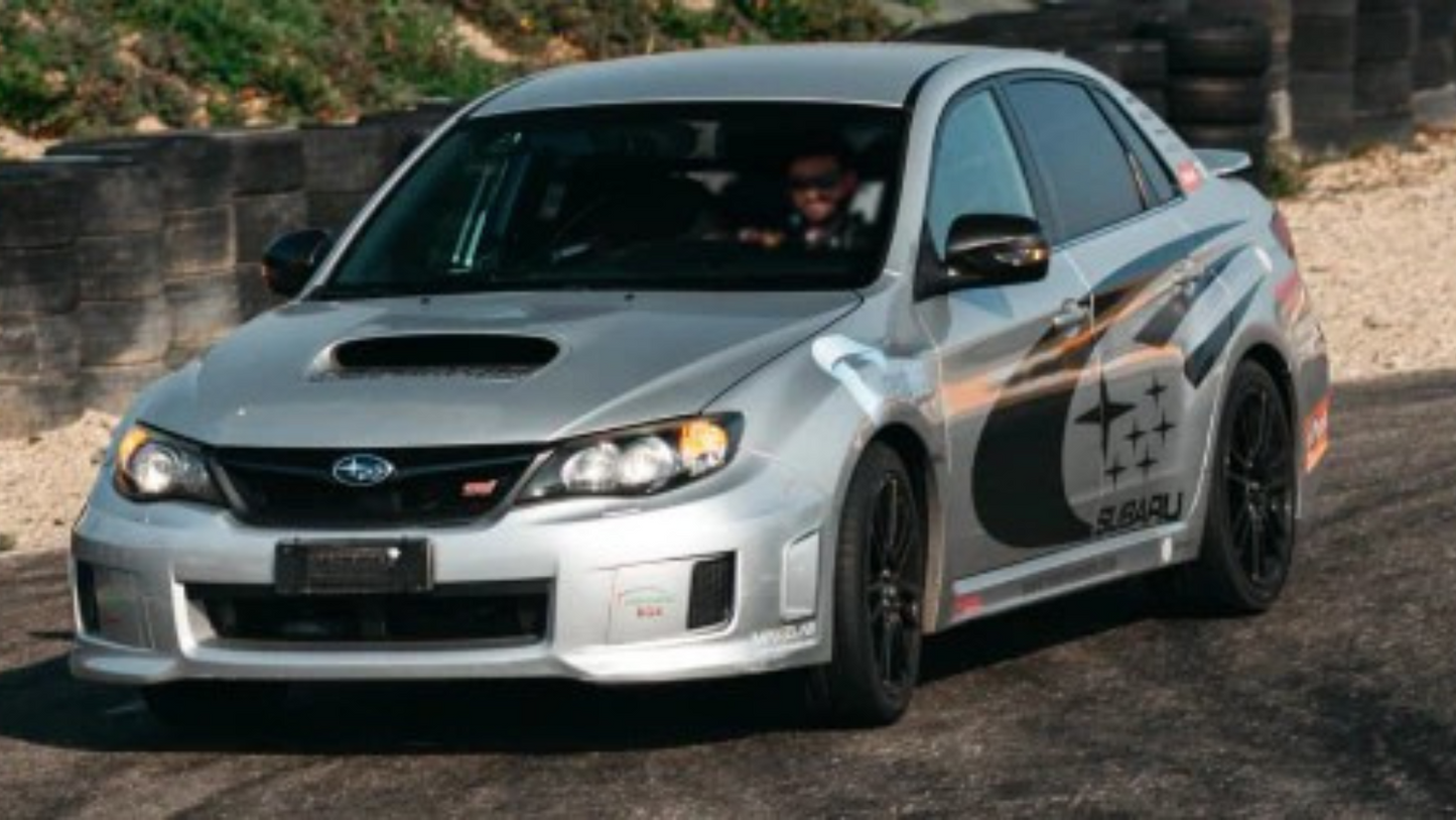 Rally Legend: Guida la Mitica Subaru Impreza WRX in Pista 🏎️