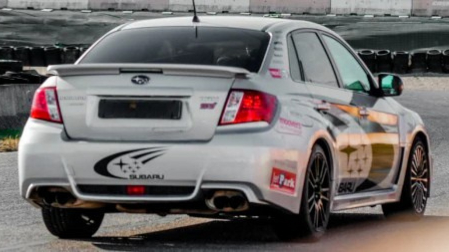 Rally Legend: Guida la Mitica Subaru Impreza WRX in Pista 🏎️