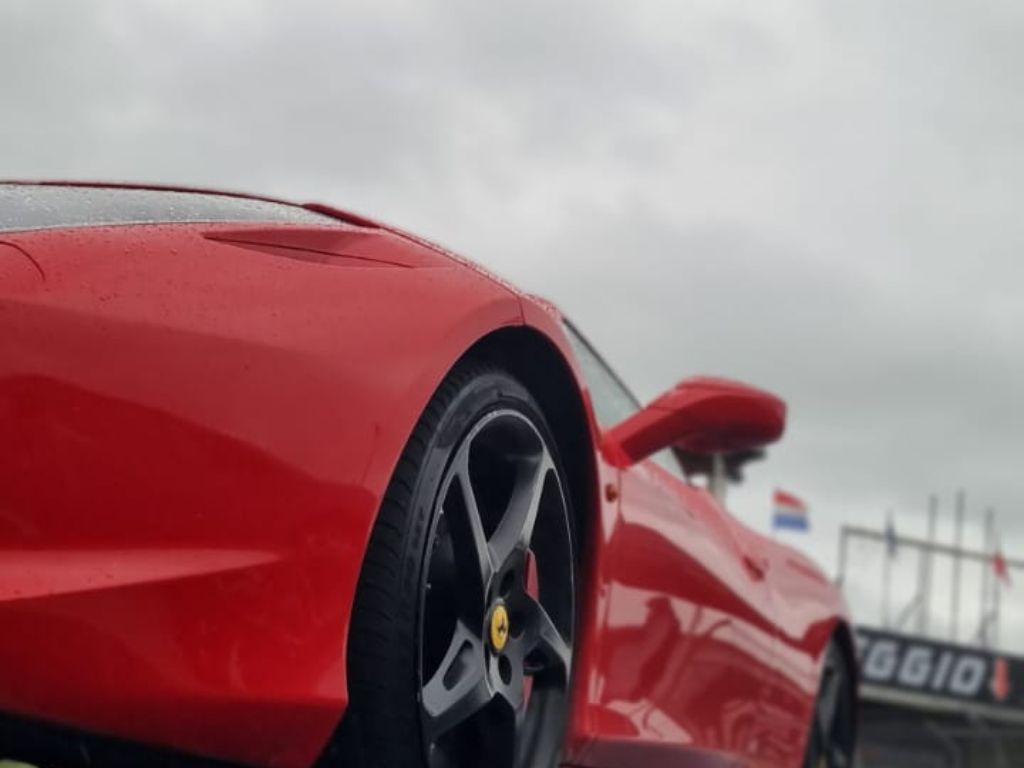 Guida una Ferrari 458 Italia in pista
