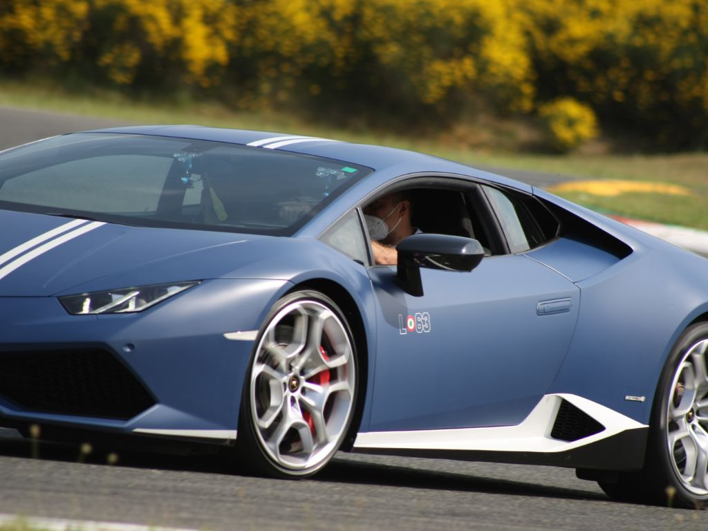 Guida una Lamborghini Huracán AVIO in pista
